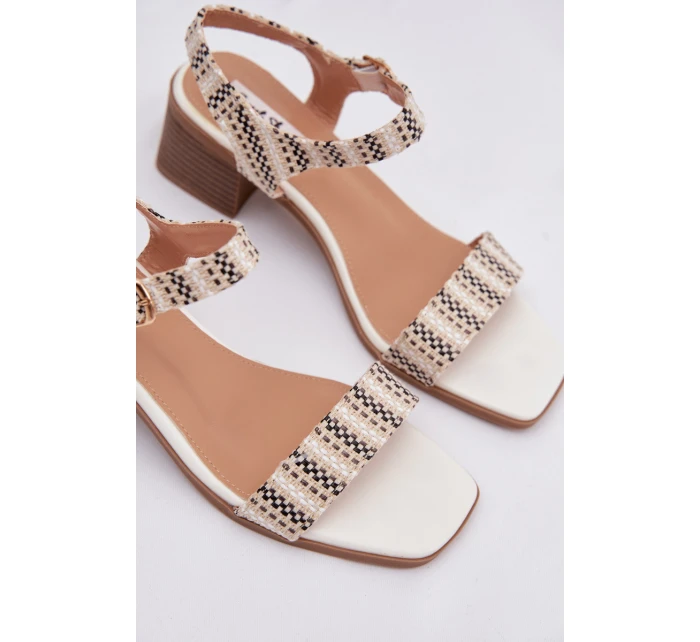 Dámské sandály na bílé model 21961051 - Boto Dámské sandály na bílé model 21961051 - Boto