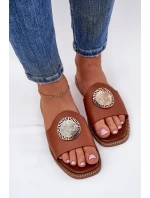 Eko kožené pantofle na plochém podpatku s ozdobou Camel model 21685602 - Boto