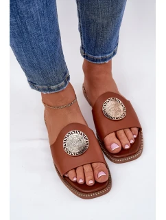 Eko kožené pantofle na plochém podpatku s ozdobou Camel model 21685602 - Boto