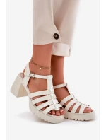 Lakované Kožené Dámské Sandály Na Podpatku Světle Béžové model 21695168 - VINCEZA