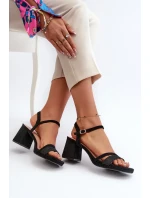 Dámské sandály na vysokém podpatku s lesklým páskem černá Tessata Dámské sandály na vysokém podpatku s lesklým páskem černá Tessata