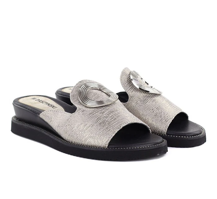 Dámské žabky na nízkém podpatku ve stříbrné barvě M.Daszynski MR2267-7