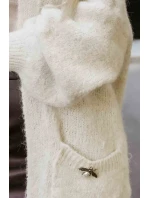 Módní oversize svetr s ozdobnou broží a kapsami béžový model 21322456 - numoco basic