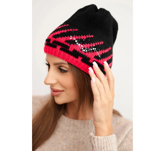 Dámská zimní čepice z vlny s geometrickým vzorem a kamínky K469 černá + fuchsie