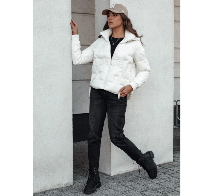 Dámská zimní bunda krátká prošívaná s kapucí bílá Dstreet model 21980741 - FashionStreet