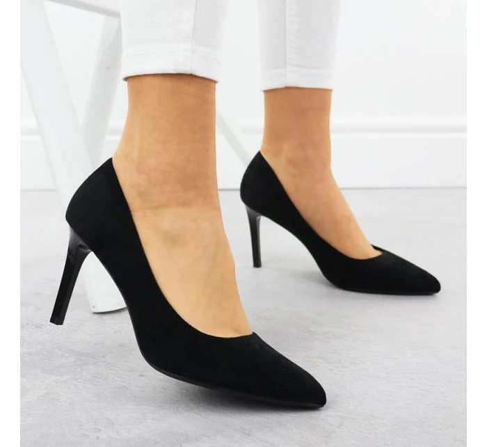 Černé semišové lodičky na jehlovém podpatku Sergio model 22013071 - LEONE