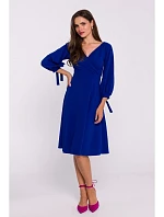 S383 Rozšířené šaty s pouzdrovými rukávy - královsky modré