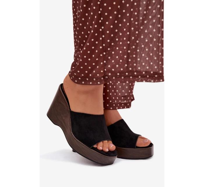 Dámské pantofle na platformě Černé model 21919251 - Boto