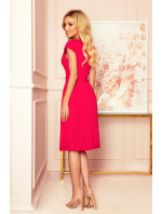 LILA Plisované dámské šaty v malinové barvě s krátkými rukávy model 9093696 - numoco