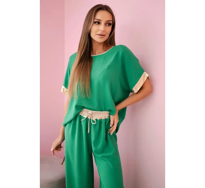 Viskózový komplet se zlatým lemováním zelený