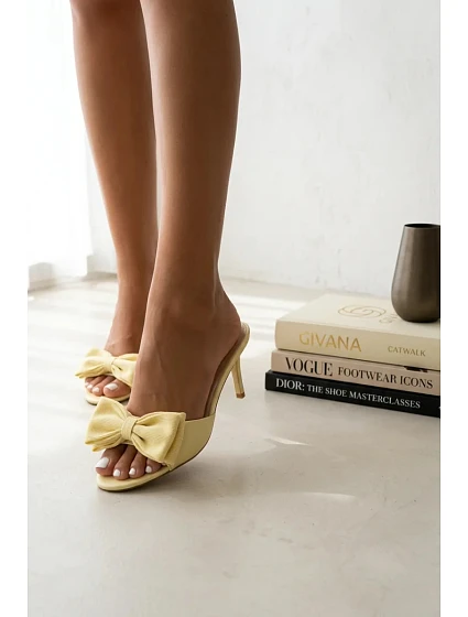Dámské sandály na jehlovém podpatku s mašlí Žluté Jelessa Dámské sandály na jehlovém podpatku s mašlí Žluté Jelessa