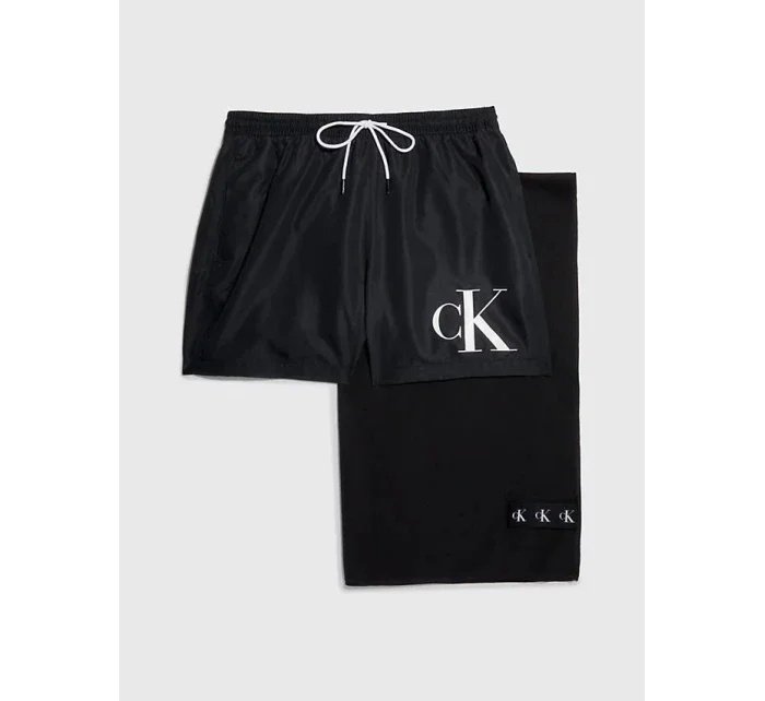Dárkové balení pánských plavek a ručníku KM0KM00849 BEH černá - Calvin Klein