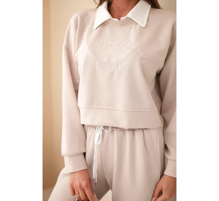 Dámský komplet s mikinou s límečkem a jednoduchými kalhotami béžový