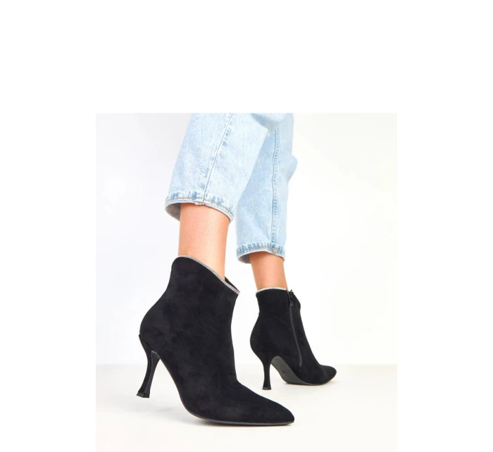 Boty na podpatku model 217908 Solea Boty na podpatku model 217908 Solea