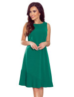 Zelené dámské trapézové šaty s asymetrickým model 8431500 - numoco