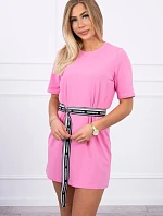 Šaty s ozdobným páskem světle růžové