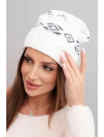 Dámská zimní čepice z vlny s geometrickým vzorem model 21867914 bílá + grafitová - K-Fashion Dámská zimní čepice z vlny s geometrickým vzorem model 21867914 bílá + grafitová - K-Fashion