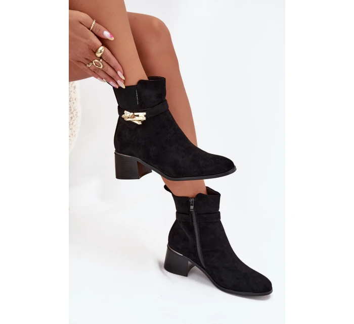 Zateplené dámské boty se zlatou ozdobou na podpatku černé model 21707037 - Boto