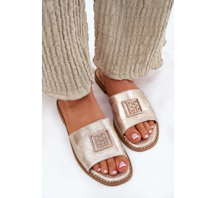 Dámské Sandály Na Plochém Podpatku S Ozdobou model 21696786 Zlaté - S.Barski Dámské Sandály Na Plochém Podpatku S Ozdobou model 21696786 Zlaté - S.Barski