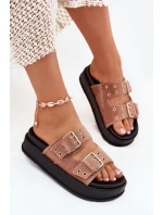 Dámské Pantofle Se Zlatými Přezkami Na Platformě Béžové model 21699298 - Boto Dámské Pantofle Se Zlatými Přezkami Na Platformě Béžové model 21699298 - Boto