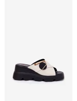 Elegantní Dámské Kožené Pantofle Na Klínu S Ozdobou Béžové model 21693610 - Artiker