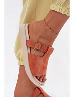 Semišové dámské sandály na platformě s zlatým sponou Oranžové model 22095001 - Boto