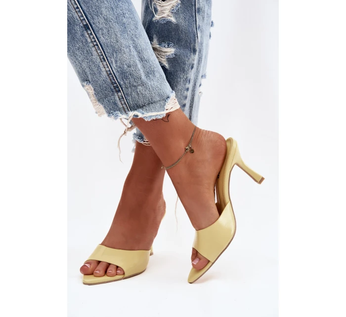 Lakované dámské nazouváky na podpatku Žluté Lirissa Lakované dámské nazouváky na podpatku Žluté Lirissa