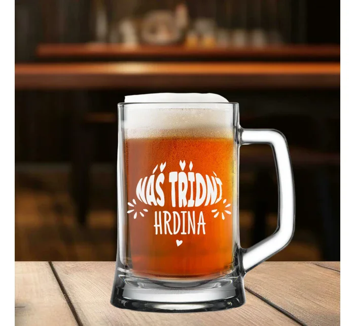 NÁŠ TŘÍDNÍ HRDINA - pivní sklenice 0,5l