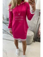 Brooklynské fuchsiové šaty