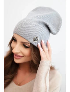 Dámská čepice z modalu a viskózy s ozdobným knoflíkem šedá