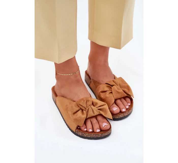 Dámské pantofle na korkové podešvi s mašlí – camel