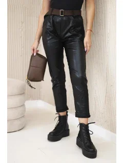 model 22014125 kalhoty s páskem lesklá černá - K-Fashion