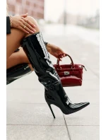 Laky boty zateplené na jehlovém podpatku s přezkou černé Tameliae