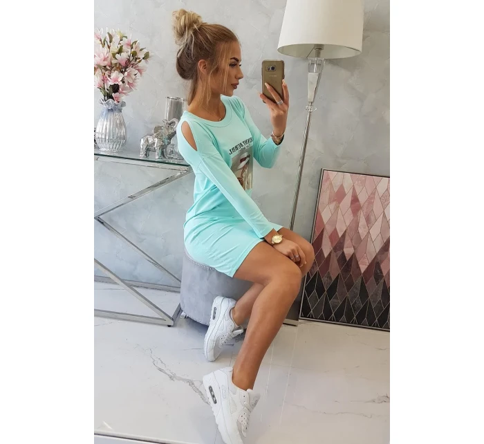 Šaty s potiskem model 18744172 v mátové barvě - K-Fashion Šaty s potiskem model 18744172 v mátové barvě - K-Fashion