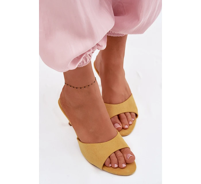 Žabky z semiše na podpatku Žluté model 22103096 - Boto