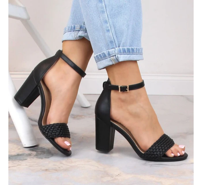 Sandały na słupku eVento W 5945 czarne