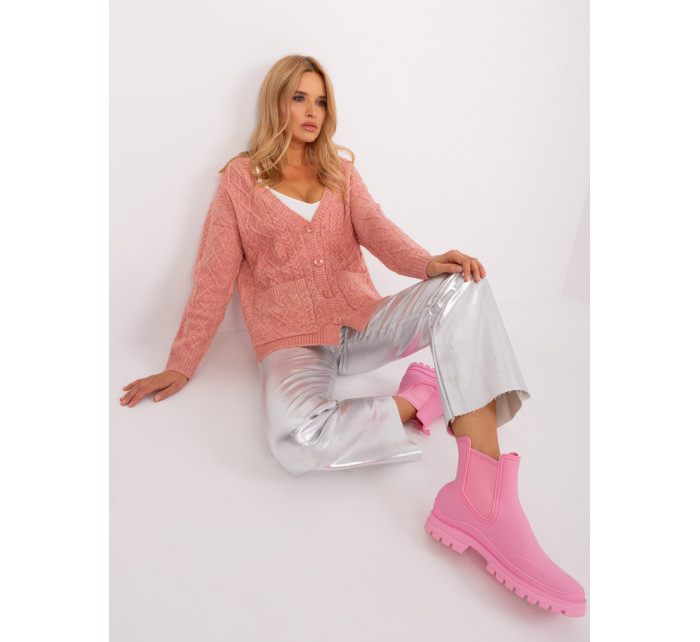Světle růžový kabelový pletený svetr