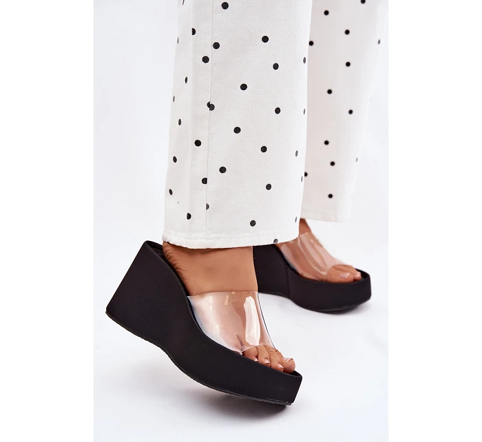 Dámské sandály na platformě s páskem Černé model 22107268 - Boto Dámské sandály na platformě s páskem Černé model 22107268 - Boto