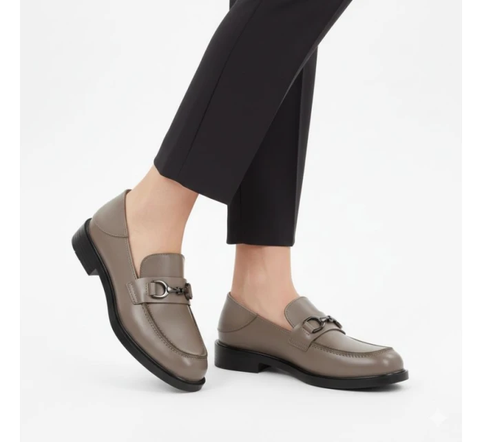 Dámské kožené polobotky mokasíny béžové model 22015081 - VINCEZA