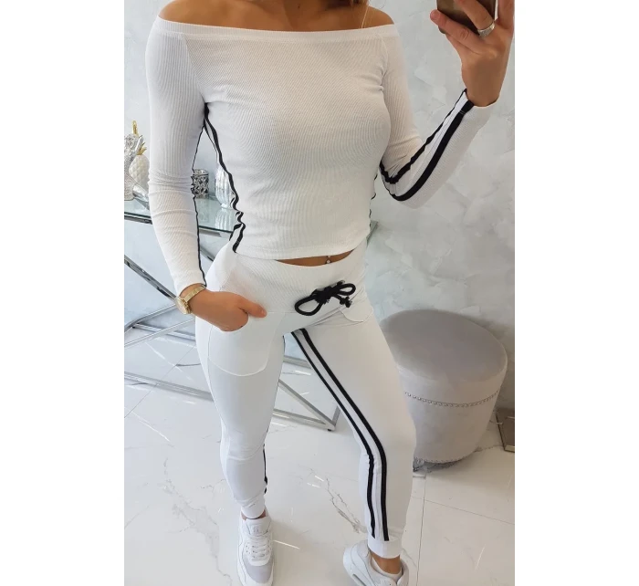 Sada s dvojitými pruhy bílé barvy