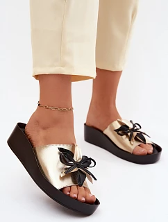 Kožené dámské pantofle s ozdobou model 22133798 Zlaté - S.Barski