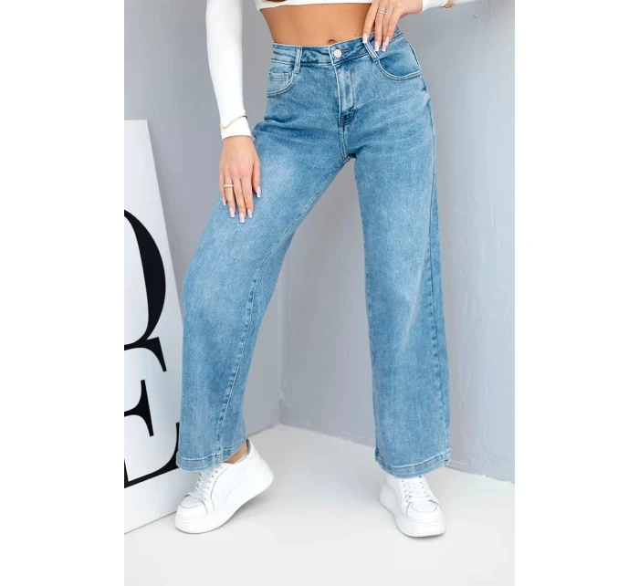 Dámské džíny s širokou nohavicí a vysokým pasem Dámské džíny s širokou nohavicí a vysokým pasem