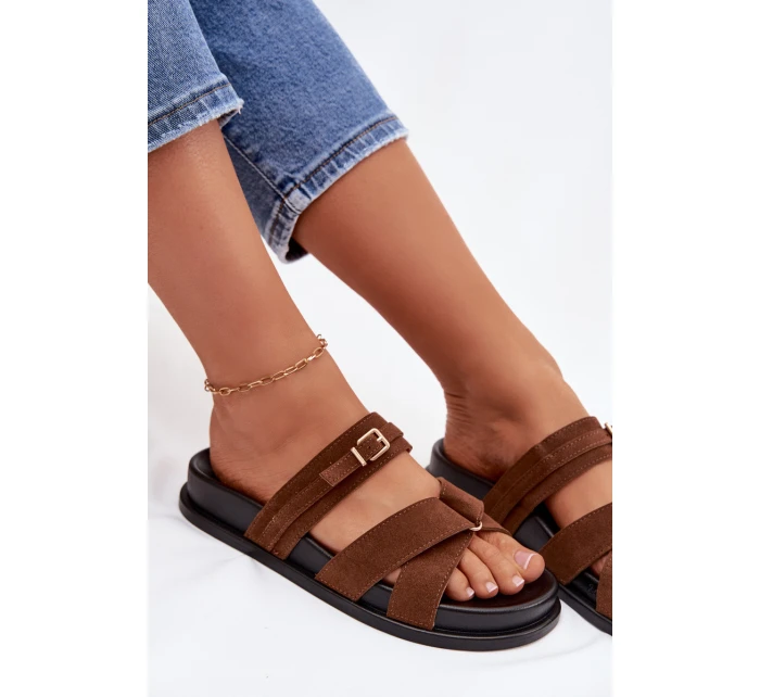 Dámské pantofle s pásky a zlatým sponou Hnědé model 21954730 - Boto