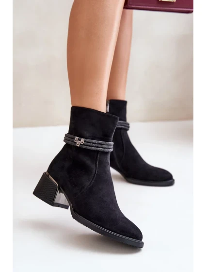 Zateplené Dámské Kotníkové Boty Na Nízkém Podpatku S Ozdobnými Pásky D&A Černé Zateplené Dámské Kotníkové Boty Na Nízkém Podpatku S Ozdobnými Pásky D&A Černé