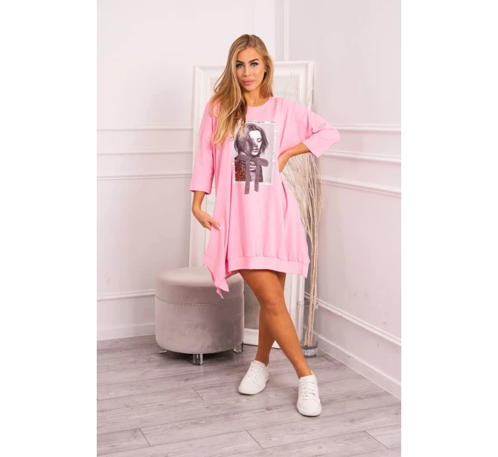 Šaty s potiskem a rozšířeným spodním dílem světle růžové Šaty s potiskem a rozšířeným spodním dílem světle růžové