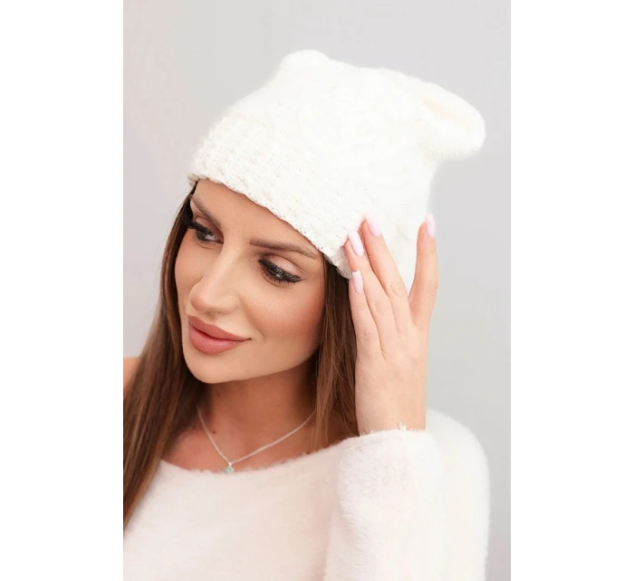 Dámská zimní čepice z vlny s ozdobným  ecru model 21866360 - K-Fashion