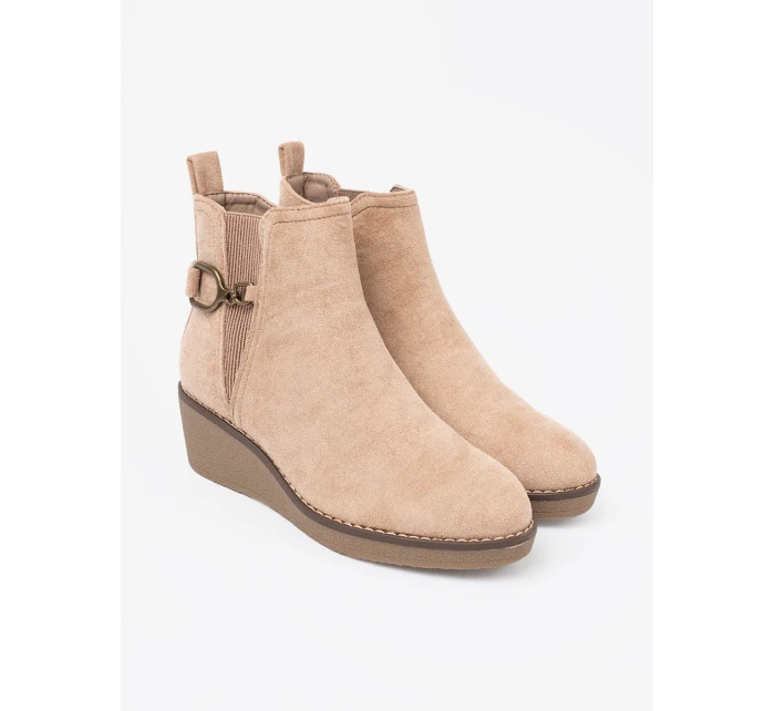 Výborné hnědé dámské kotníčkové boty na klínku Výborné hnědé dámské kotníčkové boty na klínku