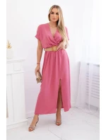 Dlouhé šaty s ozdobným páskem tmavě růžová