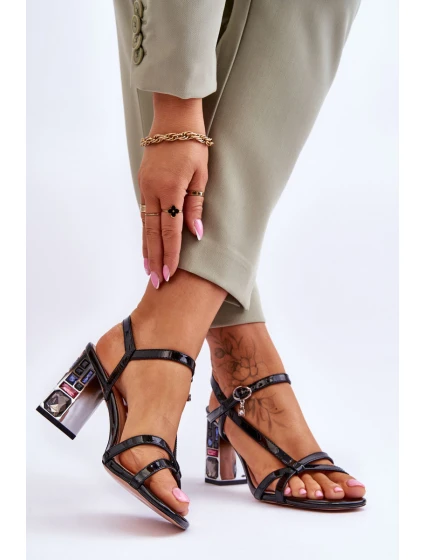 lakované sandály na ozdobném podpatku D&A CR-232 Černe lakované sandály na ozdobném podpatku D&A CR-232 Černe