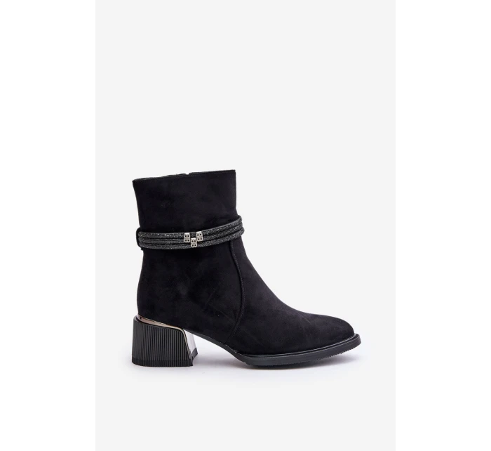 Zateplené dámské boty na nízkém podpatku s ozdobnými pásky D&A MR880-027 černé